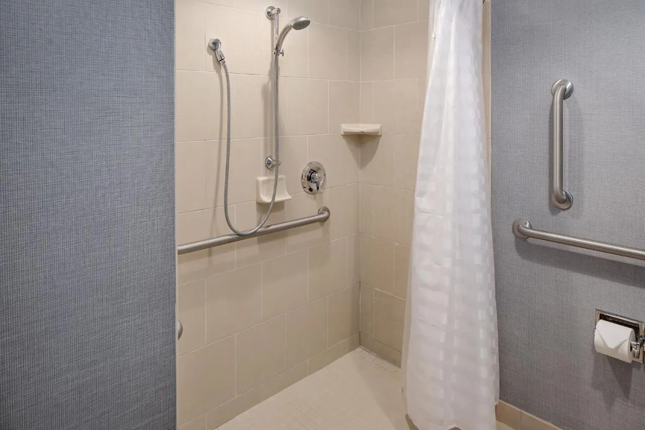 Hyatt Place Pittsburgh North Shore 3*,